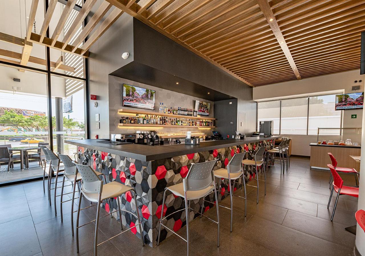 Las Pintas Ramada Encore By Wyndham Guadalajara Aeropuerto מראה חיצוני תמונה