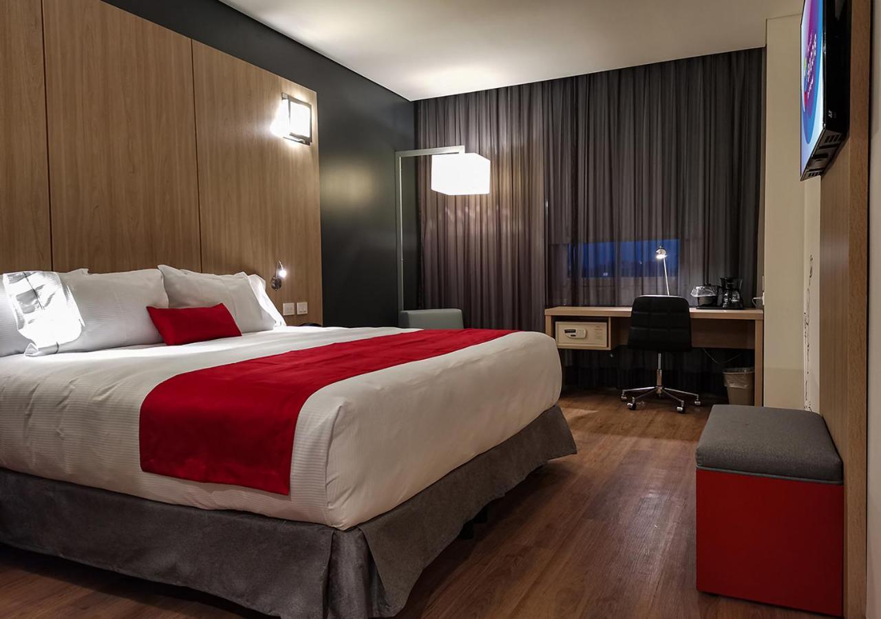 Las Pintas Ramada Encore By Wyndham Guadalajara Aeropuerto מראה חיצוני תמונה